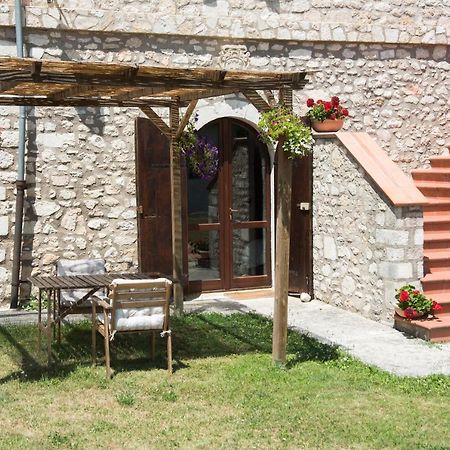 Agriturismo La Commenda-Adults Only Cascia Exterior photo